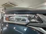 LEDヘッドライトは、点灯の瞬間から最大光量を発揮し、突然暗くなるトンネルなどでの安定感を高めます。