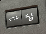 【パワーバックドア】スマートキーや運転席のボタンを押すだけでリアゲートが自動で開閉します!荷物を持っている時や、高い位置にあるバックドアを閉める際に便利な機能です♪