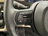 ステアリングにオーディオ操作スイッチが付いています。オーディオ画面に直接タッチしなくても操作が出来ますので、運転に集中できます。