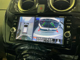 空から見たような映像で駐車ができるアラウンドビューモニター。ひと目でわかるセンサーに前後の衝突被害軽減ブレーキ付き。