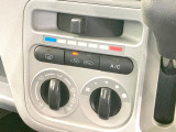 寒い冬も暑い夏も全席に快適な空調を届けてくれる、ダイヤル式エアコンを装備♪