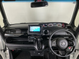 【前方視界】開放的な前方視界!運転がしやすく疲れにくいです♪窓が大きく、見通しがとっても良いおクルマですよ♪