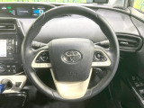 【純正革巻きステアリング】上質な革を使用することで、手にしっかり馴染みとても運転しやすいハンドルです♪