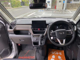 ブラックを基調とした内装で、落ち着いた印象です。