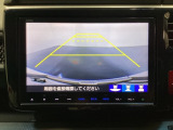 バックでの車庫入れも安心です! リアカメラが付いているバックモニター付のナビを装備しております。操作線もついており距離感も画面から確認できます。