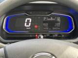 視認性の高いメーター類が、運転に必要な情報を的確に伝えます。運転状況を把握しやすく、安全運転をサポートします。シンプルで分かりやすいデザインです。