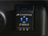 USB接続により外部オーディオと連携する事が出来、車内で音楽を楽しむ事が出来ます。