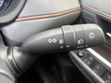 操作しやすい位置に配置されたウインカーレバー。確実な操作感で、安全な車線変更をサポートします。