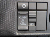 運転席からも操作できる左側パワースライドドア付きです。