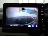 【バックカメラ】運転が苦手な方も車庫入れラクラクです!ギアをリバースに入れれば自動的に切り換わりますので、面倒な操作は不要です♪狭い駐車場もお車を傷つけず安心ですね!