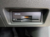 高速道路の料金所をスムーズに通過できるETC2.0を搭載。リアルタイムの交通情報受信や高速道路割引など、快適な高速ドライブをサポートします。