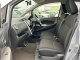 運転しやすい視界と、操作しやすい配置が特徴です。快適なドライビングポジションで、安全運転をサポートします。日々の通勤にも最適です。