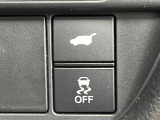 【パワーバックドア】スマートキーや運転席のボタンを押すだけでリアゲートが自動で開閉します!荷物を持っている時や、高い位置にあるバックドアを閉める際に便利な機能です♪