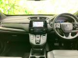 広々とした室内空間が魅力です。ドライバー視点からの視界も良好で、運転に集中できます。快適な運転環境をご提供します。