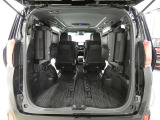 三列目シートは、折りたためますので大きなスペースが出来ちゃいます。キャンプ用品など大きな荷物もばっちり収納可能です♪