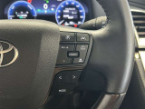 前方の車との車間を設定し、スピードを上げたり緩めたりを自動で行ってくれる追尾式の「レーダークルーズ」。上級装備の一つです!高級車にしかつかない嬉しい機能です。