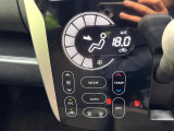 【オートエアコン】一度お好みの温度に設定すれば、車内の温度を検知し風量や温度を自動で調整。暑い&hellip;寒い&hellip;と何度もスイッチ操作をする必要はありません。快適な車内空間には必須の機能ですね♪