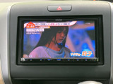 停車中には、TVや映像コンテンツをお楽しみいただけます。休憩時間や待ち時間に、リラックスした時間を過ごせます。