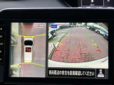 アラウンドビューモニターまるで車を真上から映したような映像で、前後左右の感覚が分かります♪車庫入れや駐車時に大活躍の機能です。