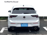 左右にセットされたデュアルマフラーをはじめ「GTI」専用アイテムを装着したエクステリアも魅力のモデルです。
