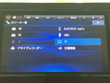 お気に入りの音楽やラジオを、クリアなサウンドで楽しめます。長距離ドライブも、心地よい音楽があればあっという間です。