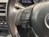 ステアリングにオーディオ操作スイッチが付いています。オーディオ画面に直接タッチしなくても操作が出来ますので、運転に集中できます。