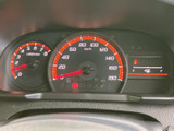視認性の高いメーターで、走行情報を確りと把握できます。運転に集中できるシンプルなデザインで、安全な運転をサポートします。