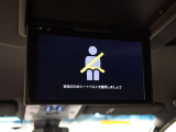 後席専用のモニターがあるので、DVDビデオなどを鑑賞しながらロングドライブを楽しむことが可能で、車内も退屈知らずですネ(^_-)-☆