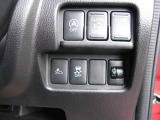 運転席の右下に各種スイッチがまとめられています。