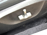 【パワーシート】スイッチ一つで簡単にシートの微調整が可能!電動だから力もいりません!快適なシートポジションにセットして、快適なドライブをお楽しみください。