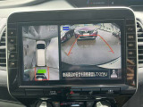 【アラウンドビューモニター】周囲を見渡せる映像で、スムースな駐車をサポートします