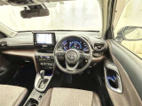 運転席まわりです。 各操作スイッチは使いやすい位置に配置されてます。