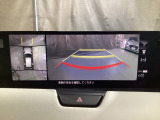 360度モニターは、4つのカメラによる前後左右・俯瞰映像でドライバーからは見えない領域の危険認知をサポート!全周囲の死角を減らし、狭い駐車場や幅寄せ、T字路の進入などの運転の安心感を高めます!