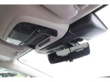 アイサイトはステレオカメラで前方を認識。万一の際の衝突回避、車線逸脱のお知らせ、全車速追従クルーズコントロールなど、色々なことができる運転支援システムです。