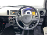 運転席まわりです。 各操作スイッチは使いやすい位置に配置されてます。