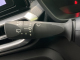 雨天時でもクリアな視界を確保できるワイパーレバーです。運転中の視界を確保し、安全な運転をサポートします。
