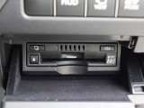 広がる運転支援サービスETC2.0搭載。全国の高速道路に設置されたITSスポットと双方向通信を図り、広域な道路交通情報や安全運転をサポートする情報を得て、音声やナビ画面上にタイムリーにお知らせします。