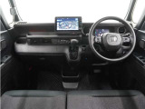 ◆インテリアパネル◆視界広々で非常に運転しやすくロングドライブでも疲れを感じさせないすっきりとまとまったインパネ周りです。