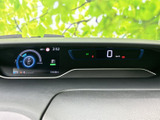 メーターパネルは、運転に必要な情報を分かりやすく表示し、高い視認性で安全運転をサポートします。