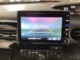 【バックカメラ】運転が苦手な方も車庫入れラクラクです!ギアをリバースに入れれば自動的に切り換わりますので、面倒な操作は不要です♪狭い駐車場もお車を傷つけず安心ですね!