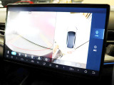バックカメラは360&deg;カメラと同時に表示されます 大画面のため、2画面表示でも見やすさは確保されています