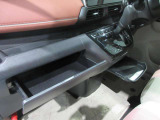 インストスライドボックス ティッシュボックスがまるまる一つ入るボックスです運転席からも開け閉め可能です