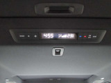 後席用もオートエアコンですので後席も快適です