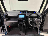 見易い計器類と運転し易いドライビングポジションは、視角も少なく前方&左右の見切りが良く運転し易いクルマです