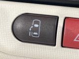 【パワースライドドア】スマートキーや運転席のスイッチでスライドドアの開閉が可能♪電動だから力を入れてドアを開ける必要が無く、小さいお子様でも、重い荷物を持っている時もラクに開け閉めできます♪
