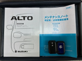 スマートキーは鍵をバッグに入れたままでもドアロックの開閉やエンジンのON・OFFができます。夜間や雨の日も鍵を探さなくて良いので便利です。