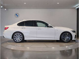 ご納車後も全国約200拠店のBMW正規ディーラーサービス工場にて保証対応いたします。お近くのBMW正規ディーラーをご案内の上、アフターメンテナンスをお受け頂けますので、安心してお乗りいただけます!!