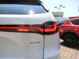 CX-80らしい上質なリアデザイン。所有感を感じやすいポイントです。