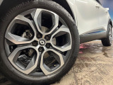 ●純正18インチアルミホイール:輸入車ならではの卓越した走りを支えるホイールと足回りです!日本車の走りに慣れている方にもぜひ体感して頂きたいほど、高いレベルでまとまっています!