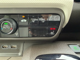 運転席に寒い日も身体を温め快適なドライブをサポートしてくれるシートヒーターを装備しています。